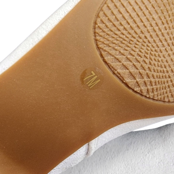 Elegant White Ankle Boots with Pearl Heel - Picture 7 of 7